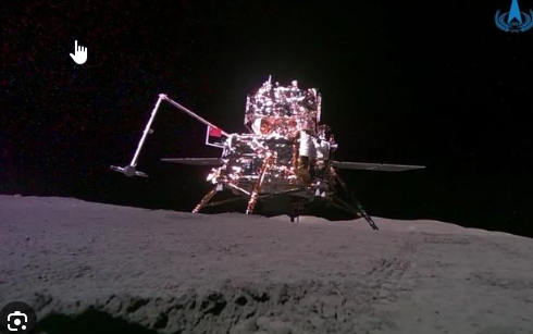 月球上嫦娥六号这张合影是谁拍的