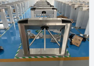 Innovative three-roller turnstile makes 