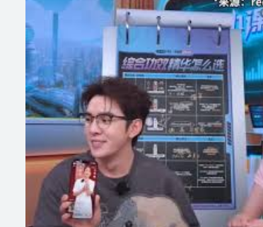 <strong>李佳琦回应妈妈带货:她正是拼的年纪</strong>