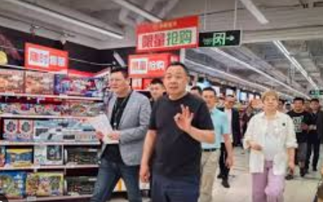 <strong>胖东来集团今年销售额已超100亿元</strong>