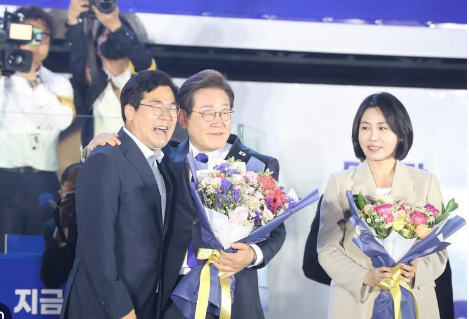 <strong>韩国总统李在明宣誓就职</strong>