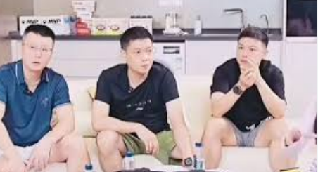 <strong>邱贻可陈玘张超聊女儿</strong>