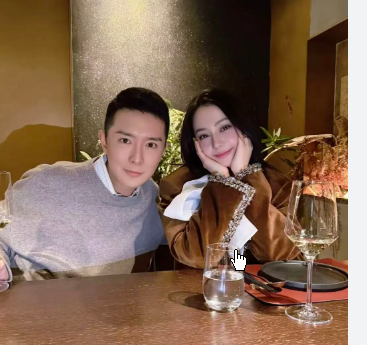 <strong>迪丽热巴平安回国后首次露面</strong>