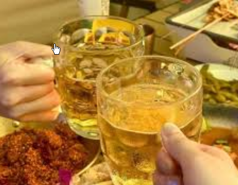 <strong>情侣喝酒后女友坠亡 男友被判赔69万</strong>