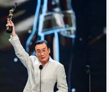 <strong>梁家辉凭借《捕风追影》获金像奖影帝</strong>