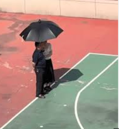 <strong>老板在女员工宿舍装摄像头长期偷拍</strong>