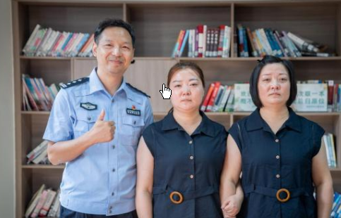 <strong>双胞胎姐姐被抱走 失联40年终团圆</strong>